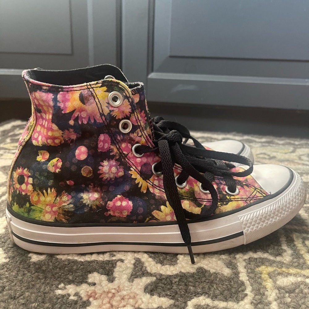 All Star Converse with flowers
